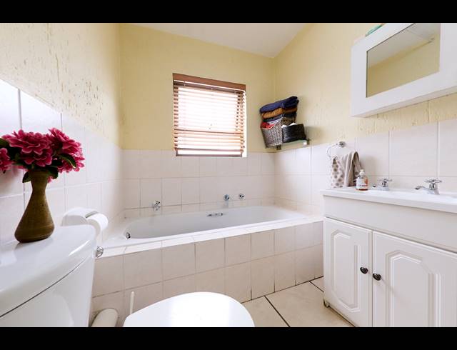 2 BEDROOM APARTMENT FOR SALE IN SUNNINGHILL